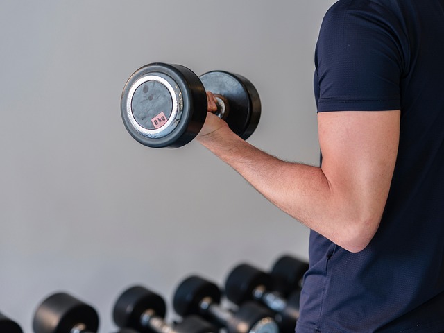 Dumbbell Curl, photo Pixabay